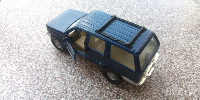 Ford Explorer Maisto - Мащаб 1:42, снимка 2 - Колекции - 48932568