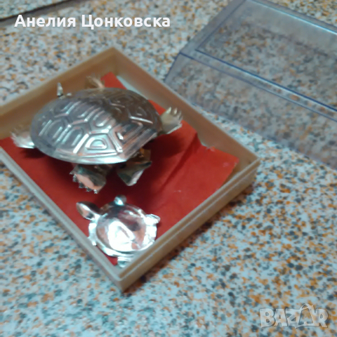 "Трепкаща"костенурка в кутийка, снимка 1 - Антикварни и старинни предмети - 44825262