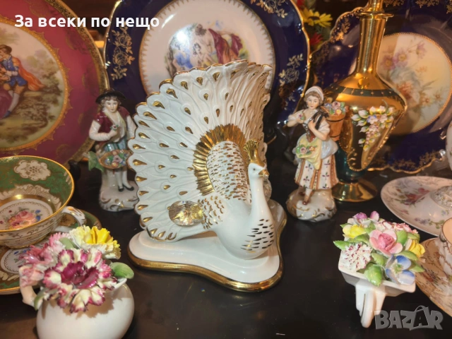 Capodimonte Italy Circa 1980 Porcelain Peacock Figurine W/ Colorful Crystal Accents Паунът Код P1848, снимка 2 - Декорация за дома - 53015053