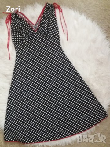 Черна рокля на бели точици с червен кант около деколтето, раменете и в долния край, снимка 1 - Рокли - 41887517