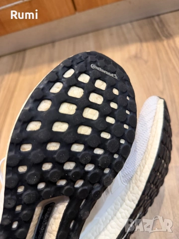Оригинални маратонки Adidas UltraBoost 4.0! 42,5 н, снимка 9 - Маратонки - 51253684