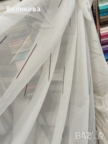 модел за тънко перде с деликатни чертички, снимка 2 - Пердета и завеси - 50561227