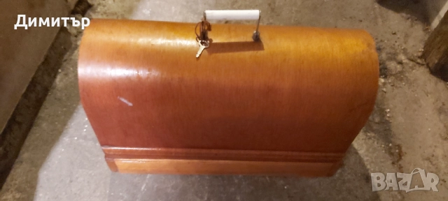 продавам стара  руска шевна машина с кутия , снимка 10 - Шевни машини - 10968320