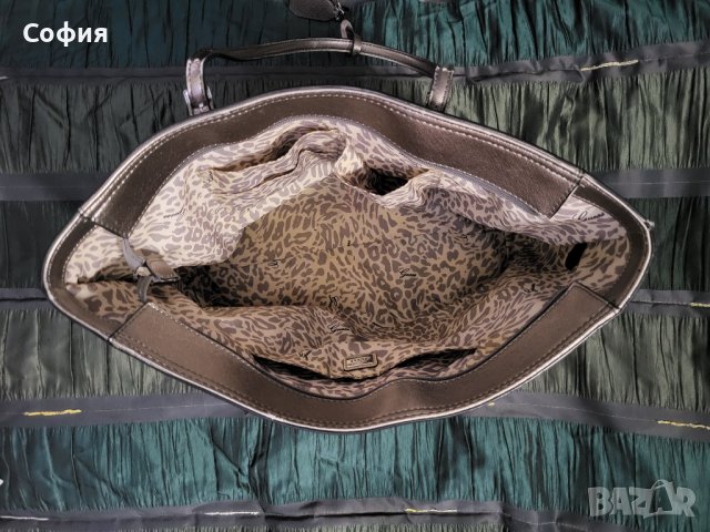 Оригинална чанта GUESS, снимка 8 - Чанти - 40117721