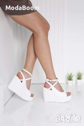 Сандали на платформа 