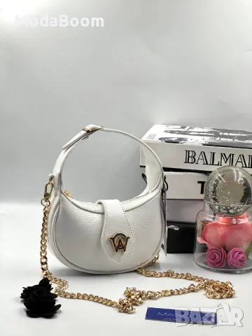 Versace дамски чанти Различни цветове , снимка 4 - Чанти - 48565824