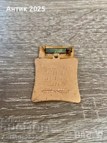 Орден „За заслуги пред народа“ (ГДР), бронз, с кутия, снимка 2 - Антикварни и старинни предмети - 51456552