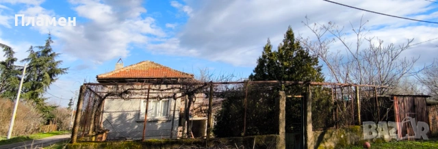 Къща с двор