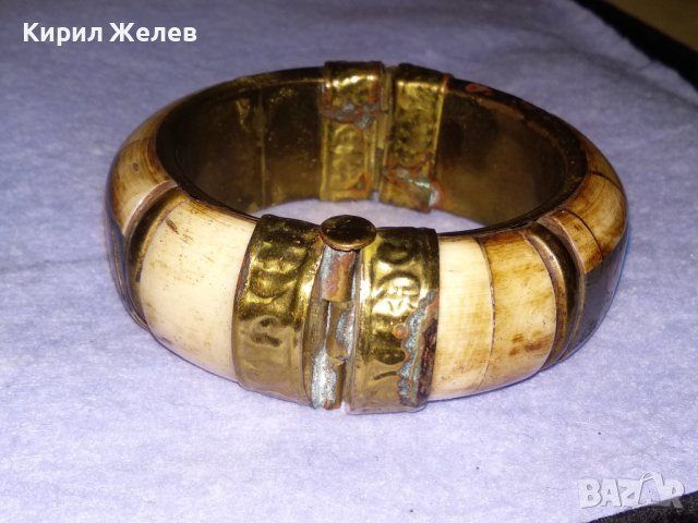 СТАРА МАЙСТОРСКА ТИБЕТСКА БРОНЗОВА ГРИВНА с КАМИЛСКА КОСТ и ИНКРУСТИРАНИ МЕСИНГОВИ СЛОНЧЕТА 73631, снимка 3 - Антикварни и старинни предмети - 41202126