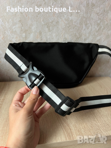Victoria’s Secret Черна чанта с бяла лента и надпис PINK дължината се регулира 🖤 , снимка 2 - Чанти - 44737143