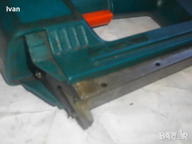 Английски BLACK DECKER Голям Елктрически Комбиниран ТАКЕР Дърводелски скоби и пирони 16-32мм ОТЛИЧЕН, снимка 7 - Други инструменти - 47342052