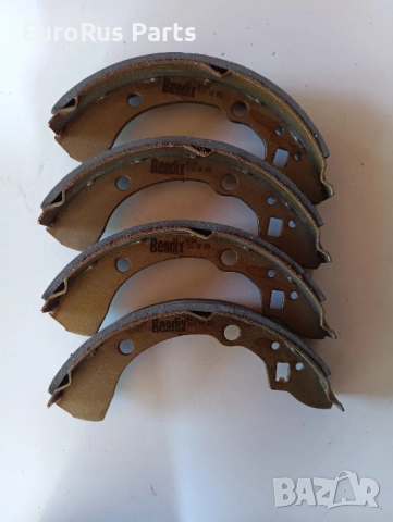 Накладки задни челюстни MAZDA 323 80 85г, снимка 3 - Части - 52500299