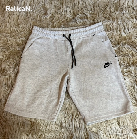Nike tech fleece shorts (къси панталони)