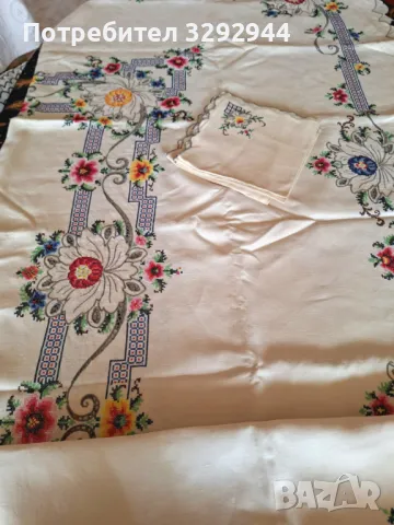 Ленена ръчно бродирана покривка., снимка 5 - Декорация за дома - 49301626