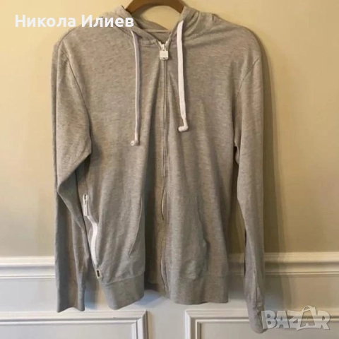 Суичър с вградени слушалки (Нов)