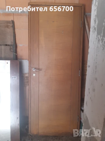 Продавам дървена врата