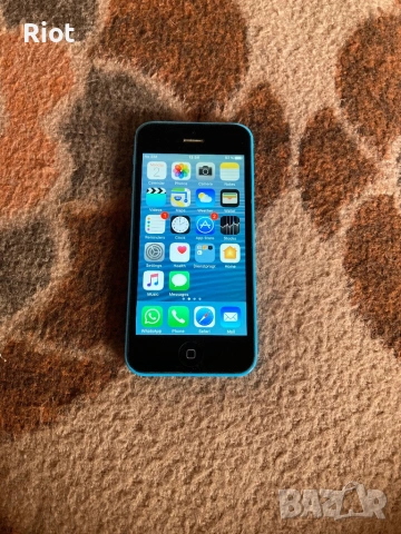 Продавам iPhone 5c 