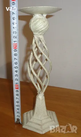 Свещник от лят метал, снимка 5 - Антикварни и старинни предмети - 47730961