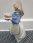 NAO Lladro статуетка 19см/НАО ЛАДРО испанска порцеланова фигура/момиче с торта и куче, снимка 3