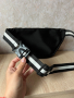 Victoria’s Secret Черна чанта с бяла лента и надпис PINK дължината се регулира 🖤 , снимка 2