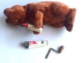 Bear Wind Up Toy Руско механично плюшено мече от 60-те години с бутилка Кафява мечка Работен ключ Иг, снимка 3