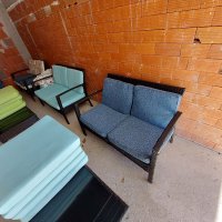 Комплект диван , маса и два стола, снимка 3 - Друго търговско оборудване - 35929529