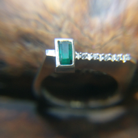Сребърен пръстен със смарагд, снимка 1 - Пръстени - 36233456