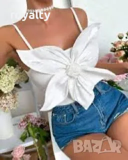 Бял дамски топ с ефектно цвете, снимка 1