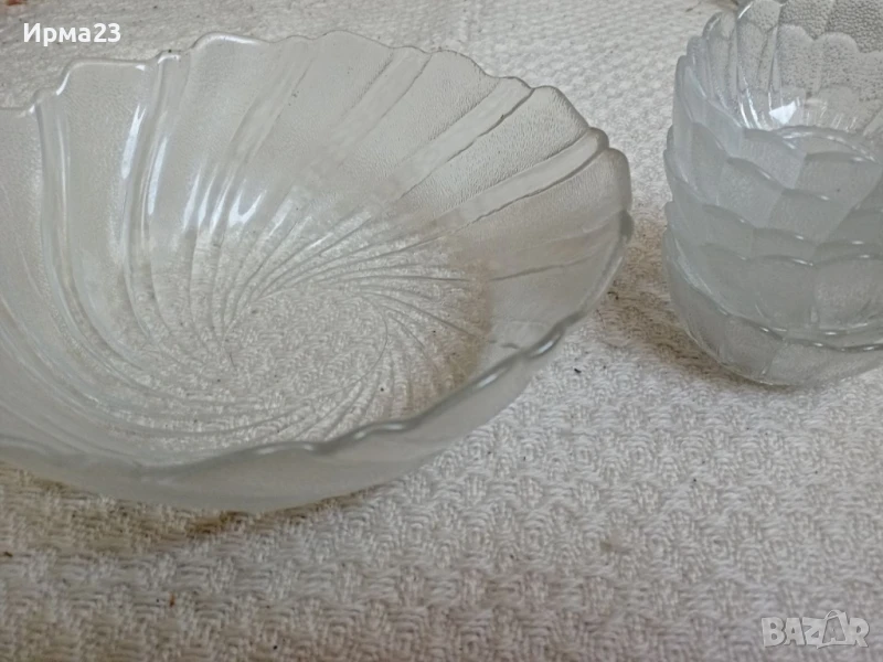 Стъклена салатиера с купички, снимка 1