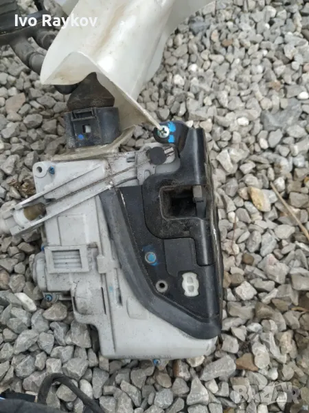 Брава ключалка предна лява Audi A6 C6 4f1837015, снимка 1