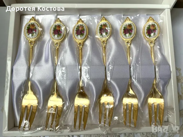 ROYAL ALBERT красиви нови позлатени десертни вилички от Англия