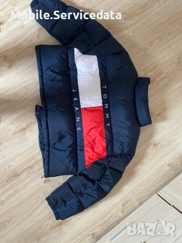 Оригинално дамско зимно яке Tommy Jeans – 5XL – чисто ново с етикети – червено/бяло/син принт, снимка 7 - Якета - 53426549