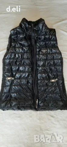 PRADA Size M Лъскав ефект , снимка 4 - Елеци - 49746704