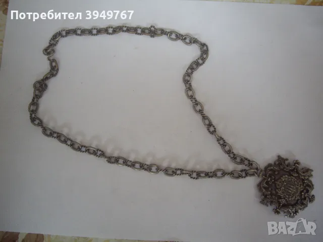 Стар много красив медалйон.