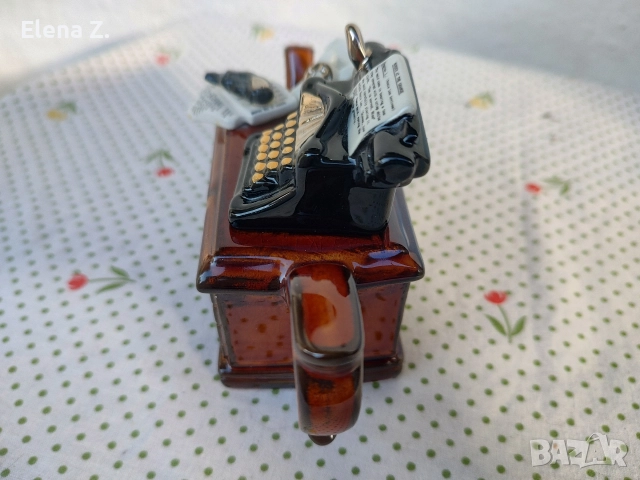 Красив винтидж чайник Crime Writers Desk Cardew, снимка 5 - Колекции - 52860225