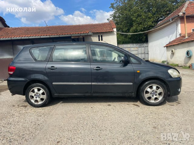 Toyota Avensis Verso 2.0 116к, снимка 8 - Автомобили и джипове - 42332004