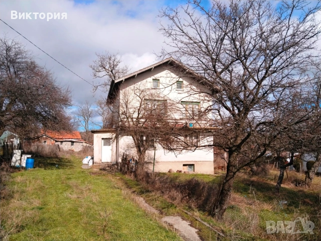 Масивна къща за постояно живеене Расник