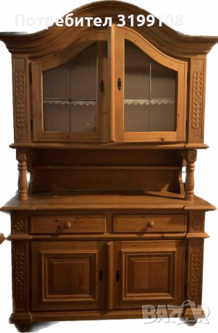 шкаф с дърворезба