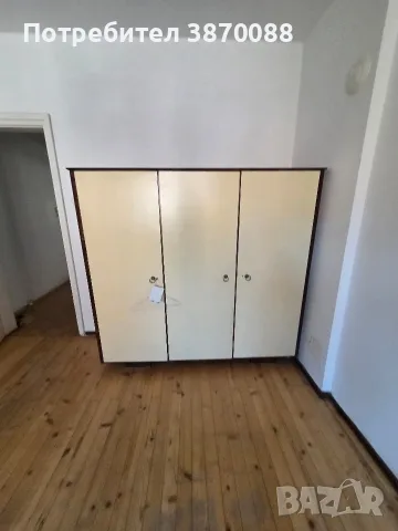 Трикрилен гардероб, снимка 2 - Гардероби - 56365257