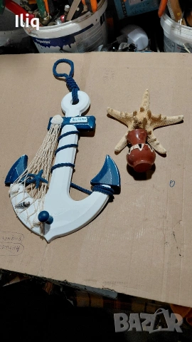 декоративна дървена котва. 