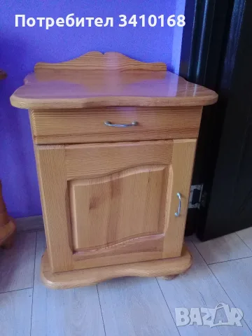 Шкафче от масивно дърво 