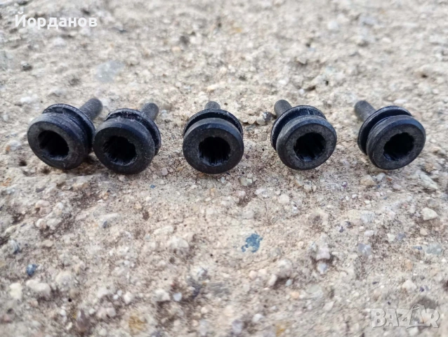 Гумени тампони за решетките на Sharp GF-767, снимка 3 - Радиокасетофони, транзистори - 53830803