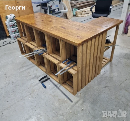 Дървено бюро