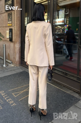Костюм с детайл камъни по сакото и панталона, снимка 5 - Костюми - 52331620
