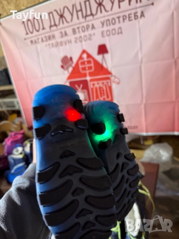 Детски зимни ботуши със светещи подметки - Чисто нови, снимка 5 - Детски боти и ботуши - 52837968