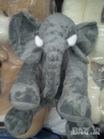 Голям плюшен слон,около 90см от хобота до опашката,без да е вкл.в размера, снимка 1 - Плюшени играчки - 41184381
