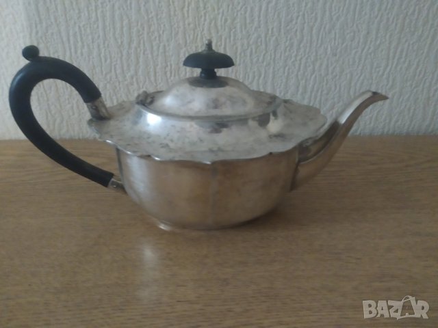 посребрен метален чайник