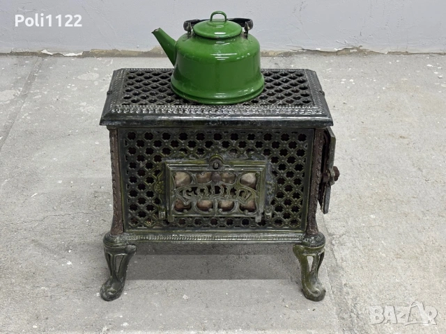 Антична чугунена печка / котлон – винтидж декор