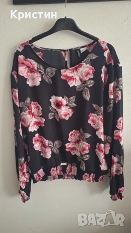 Нежна блуза на цветя