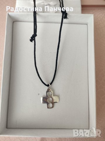 Сребърен кръст с верижка от естествена кожа, снимка 2 - Колиета, медальони, синджири - 38659347